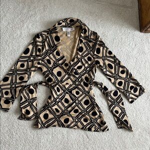 Diane Von Furstenberg Black and Tan Graphic Wrap Top